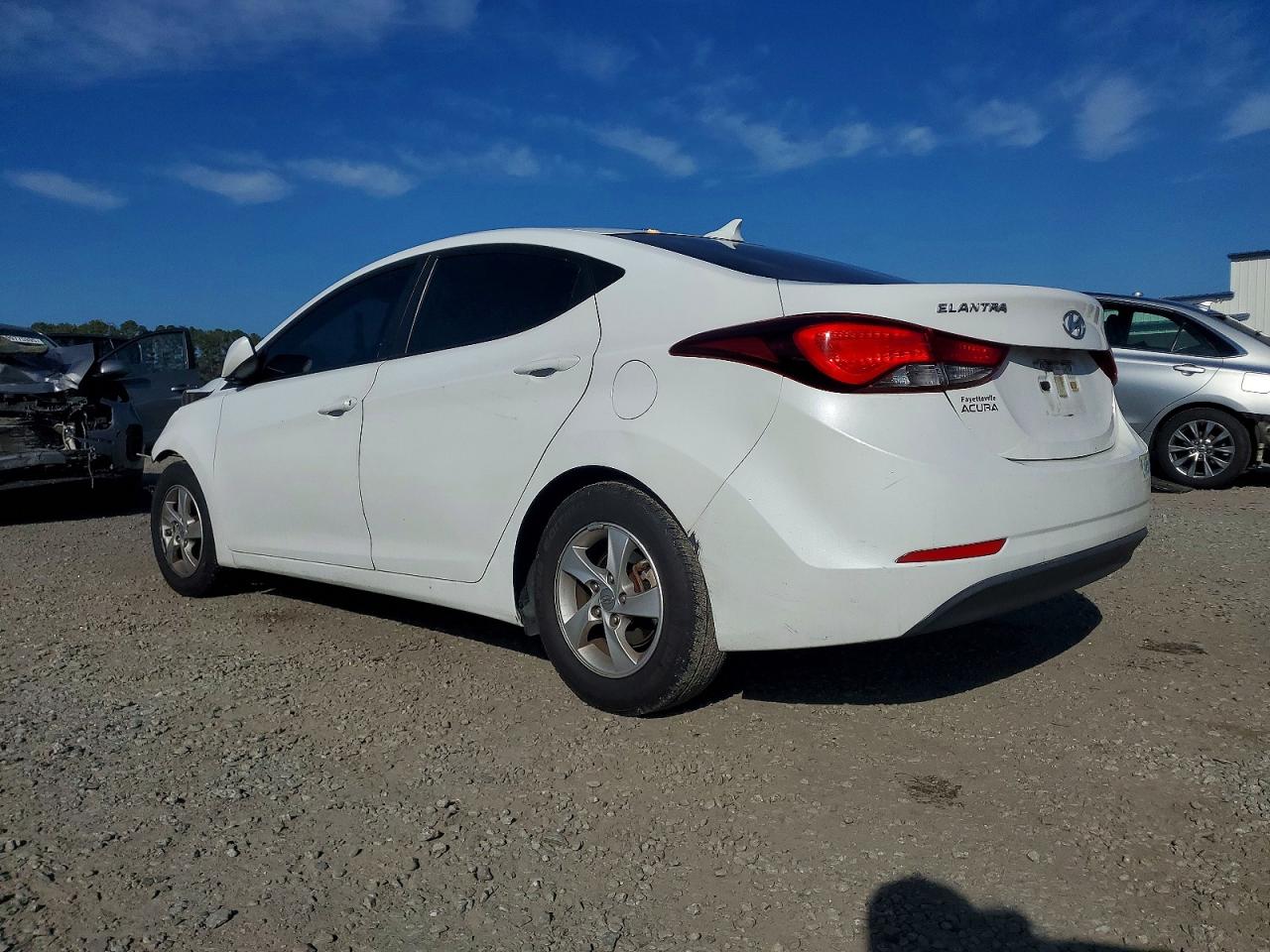 2015 HYUNDAI ELANTRA SE photo 2