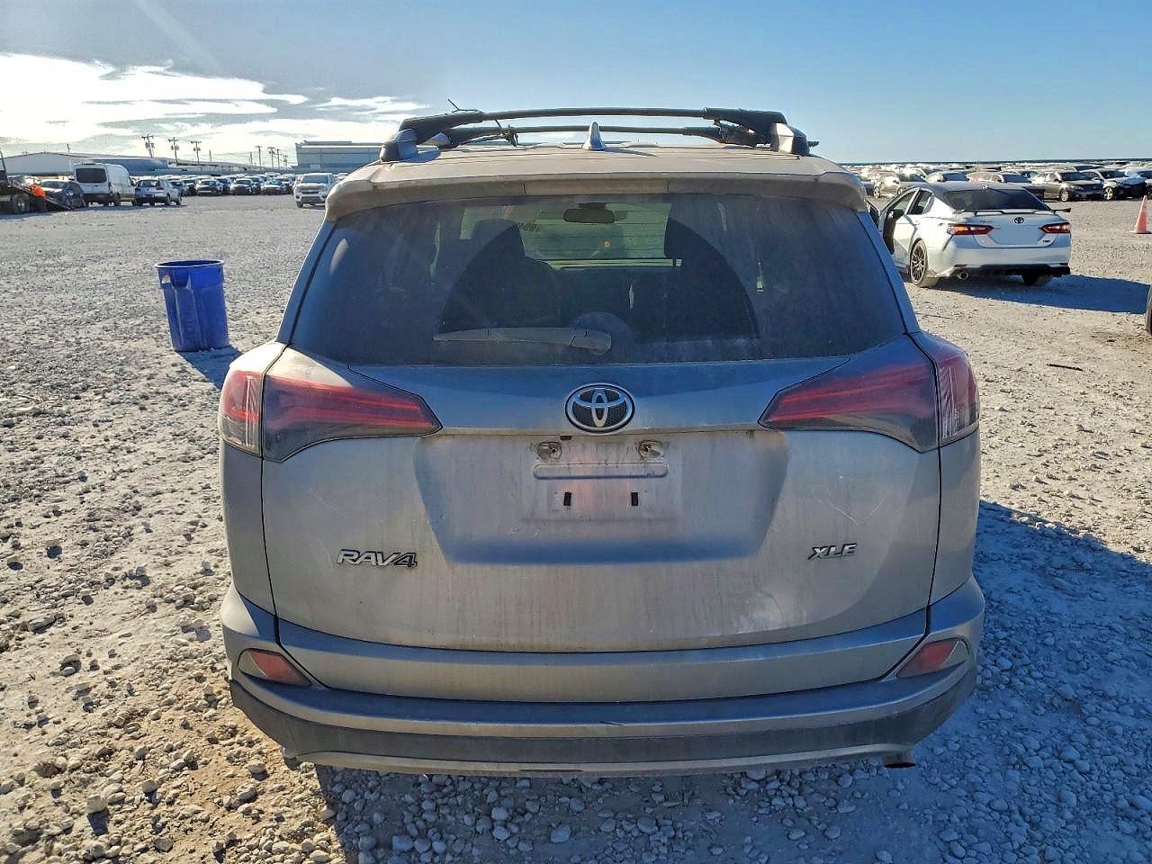 2017 TOYOTA RAV4 XLE photo 11