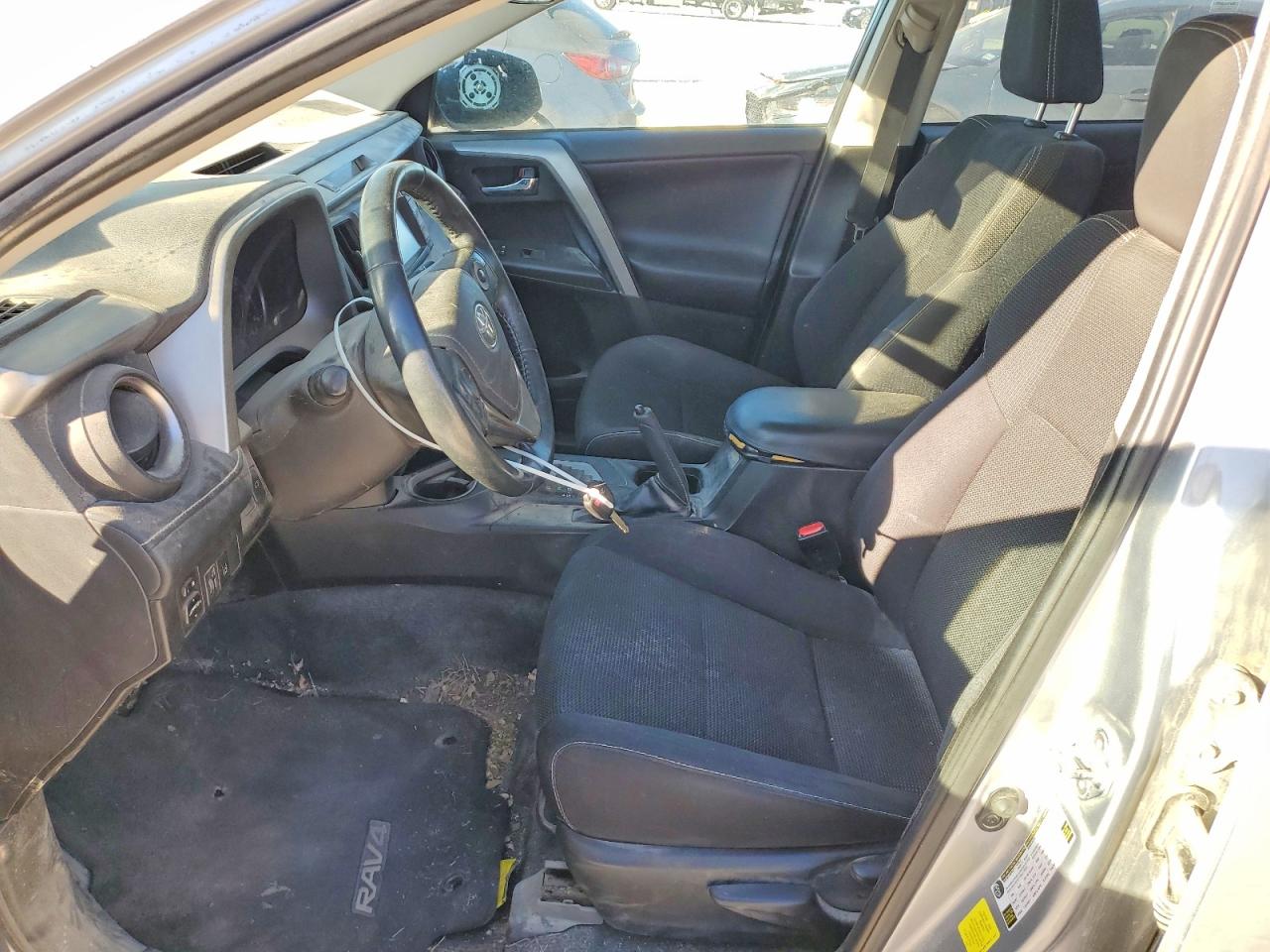 2017 TOYOTA RAV4 XLE photo 13