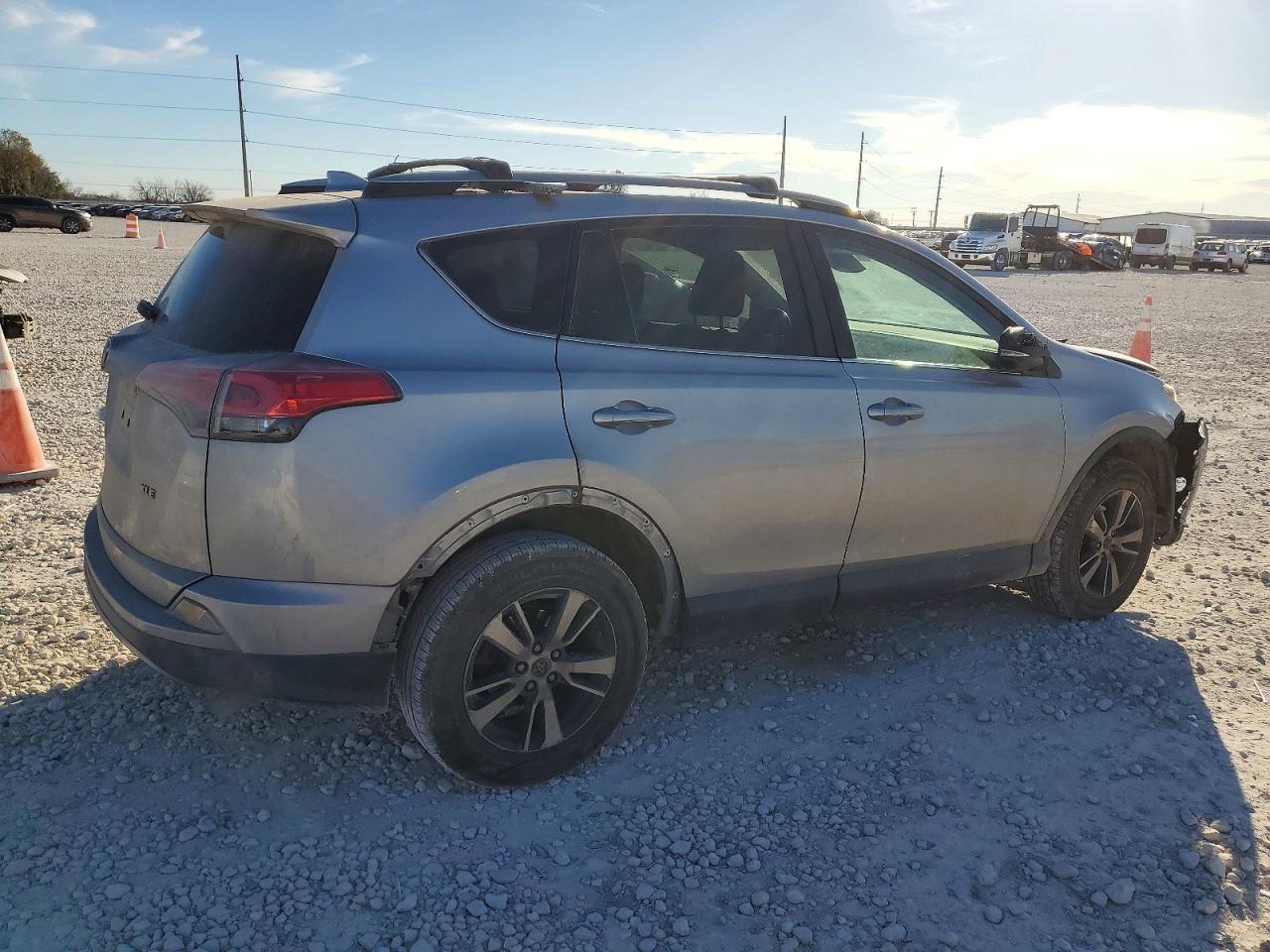 2017 TOYOTA RAV4 XLE photo 5