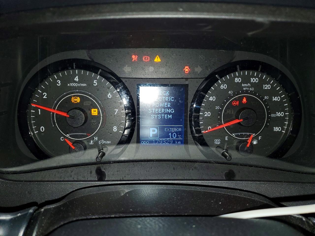 2015 TOYOTA SIENNA LE photo 9