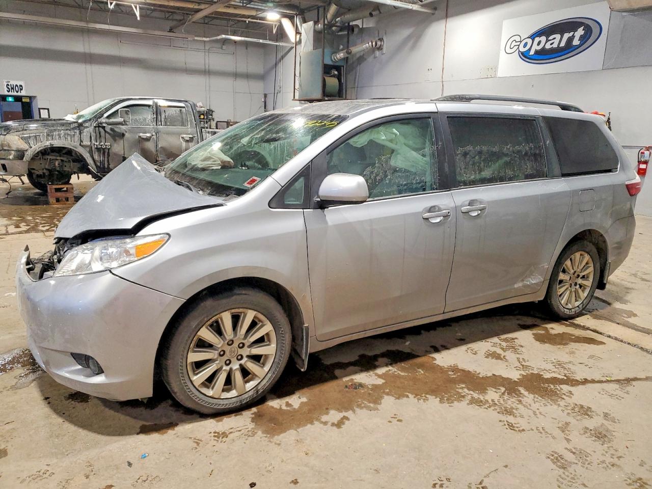 2015 TOYOTA SIENNA