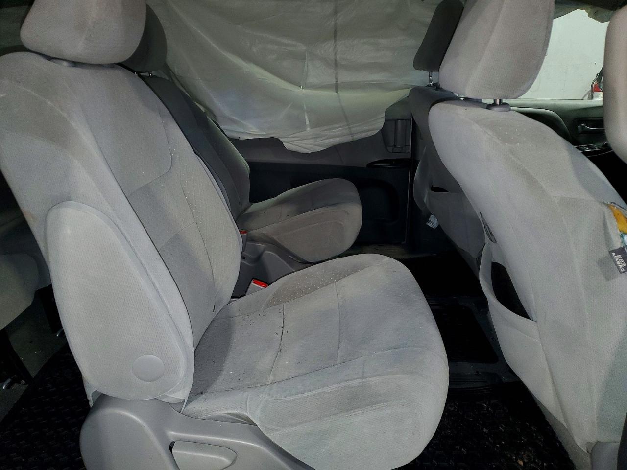 2015 TOYOTA SIENNA LE photo 11