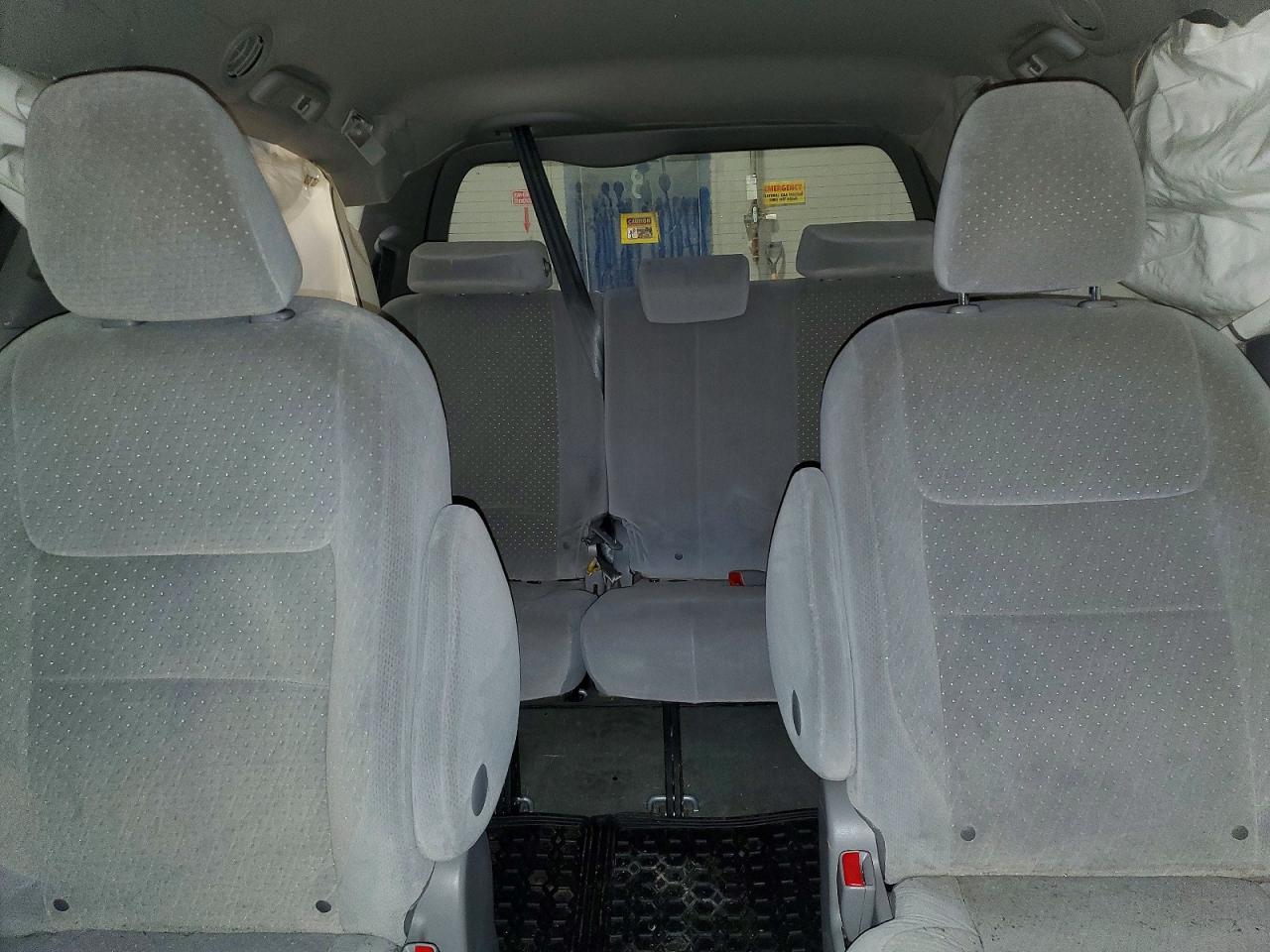 2015 TOYOTA SIENNA LE photo 10