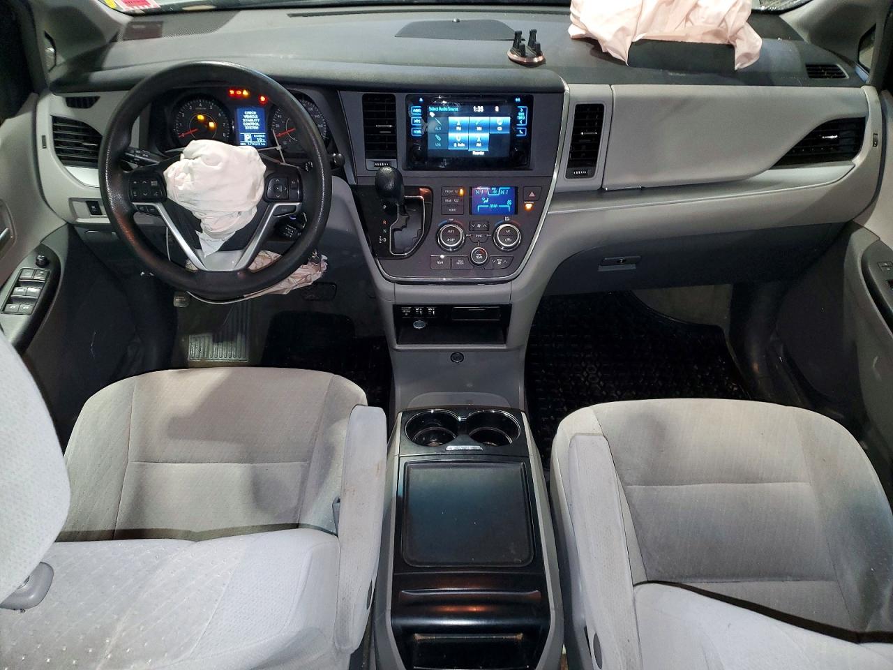 2015 TOYOTA SIENNA LE photo 8