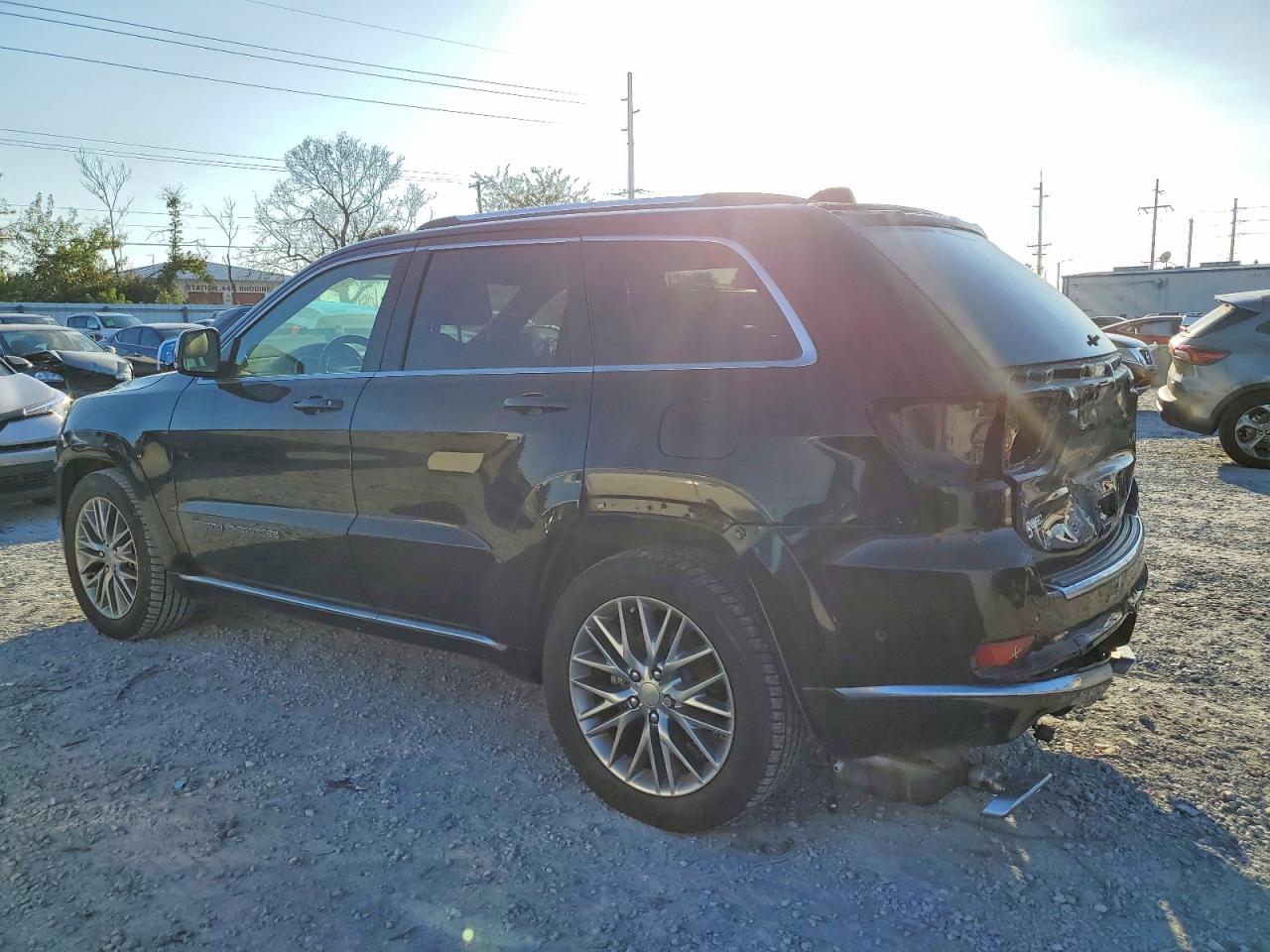 2018 JEEP GRAND CHEROKEE SUMMIT photo 2