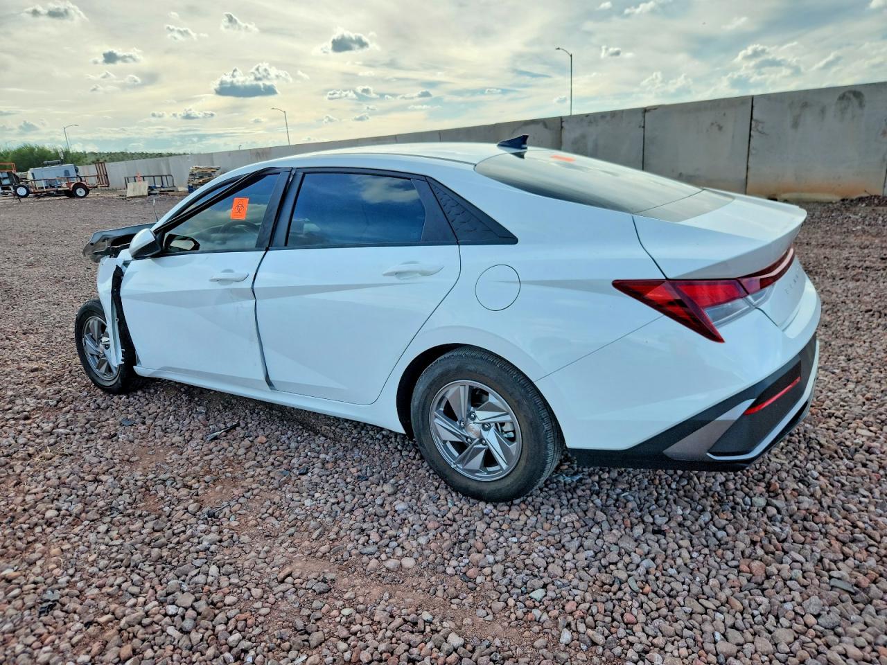 2025 HYUNDAI ELANTRA SE photo 2