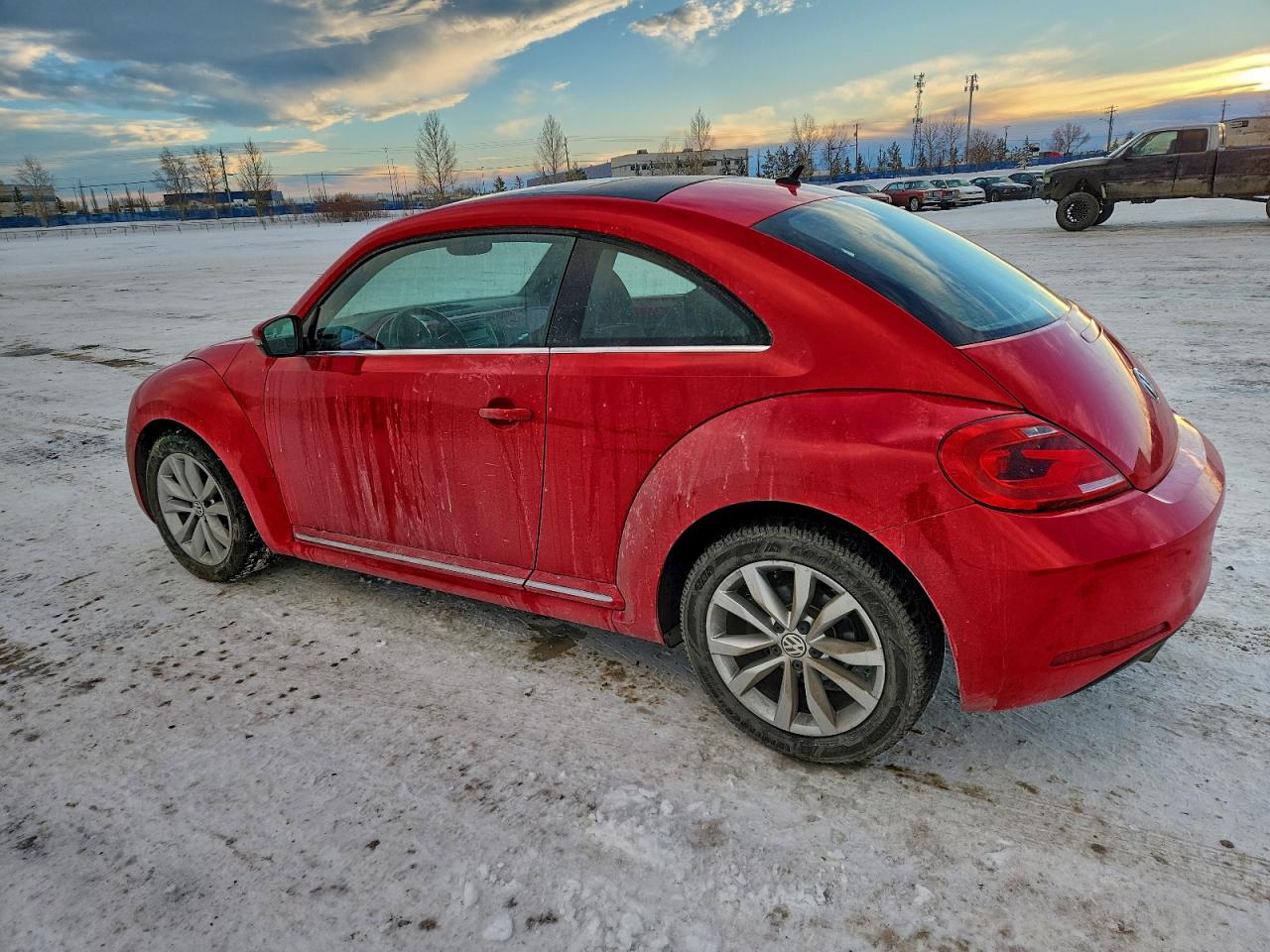 2013 VOLKSWAGEN BEETLE photo 2