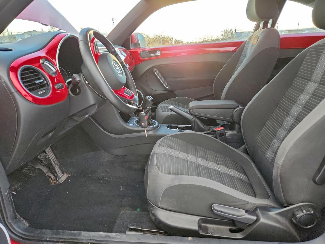 2013 VOLKSWAGEN BEETLE photo 7