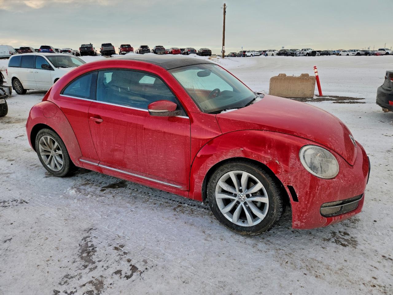 2013 VOLKSWAGEN BEETLE photo 4