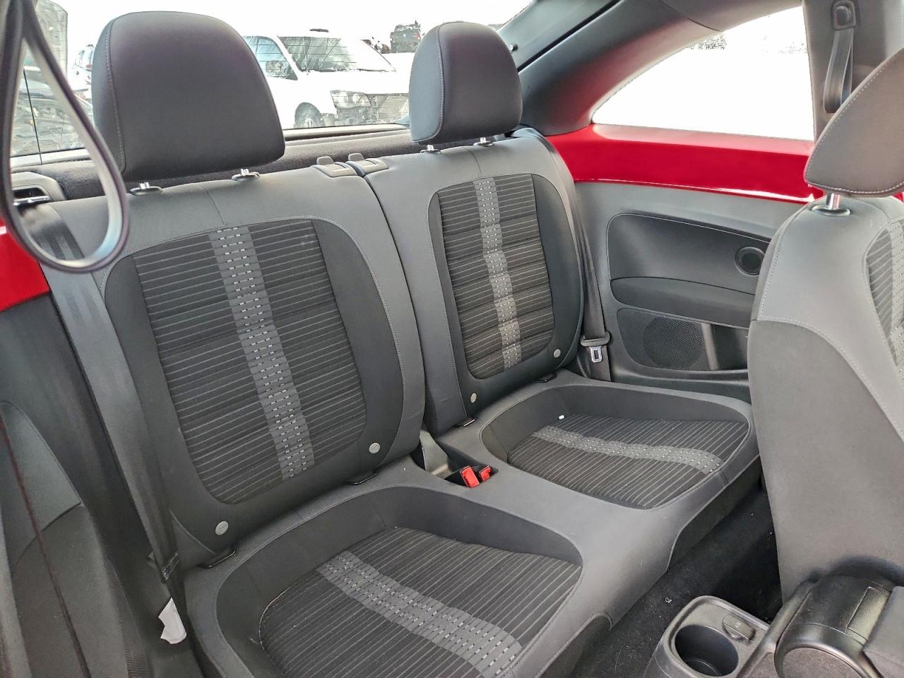 2013 VOLKSWAGEN BEETLE photo 10