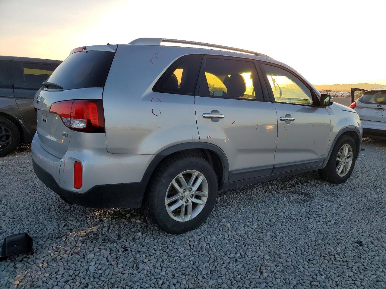2015 KIA SORENTO LX photo 3