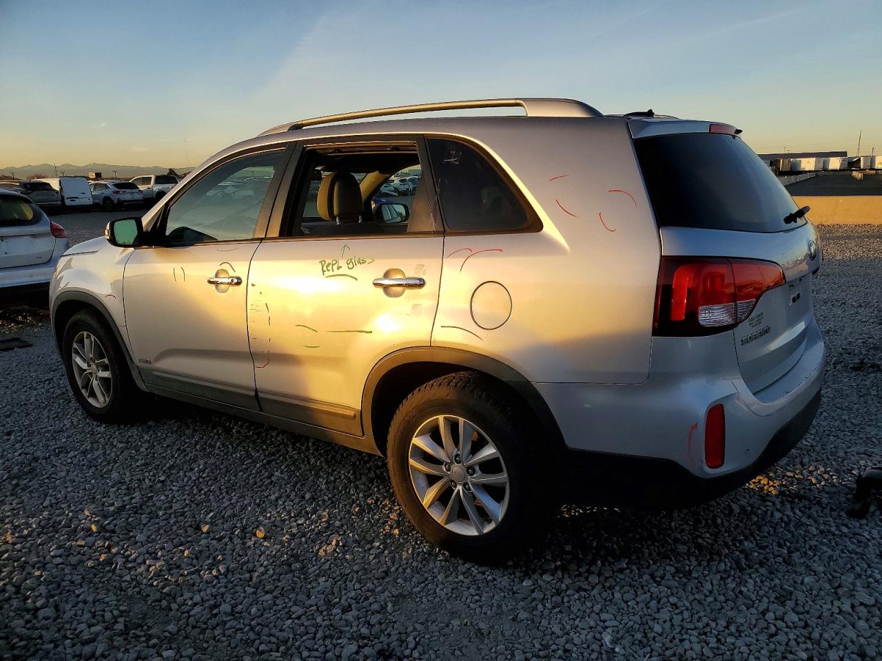 2015 KIA SORENTO LX photo 2