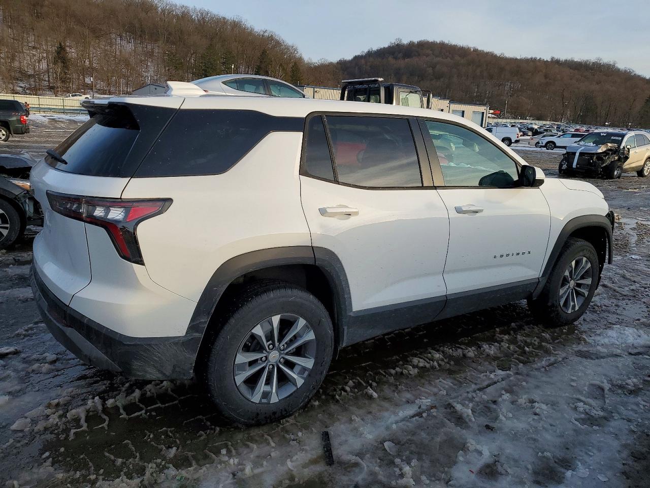 2026 CHEVROLET EQUINOX LT photo 3