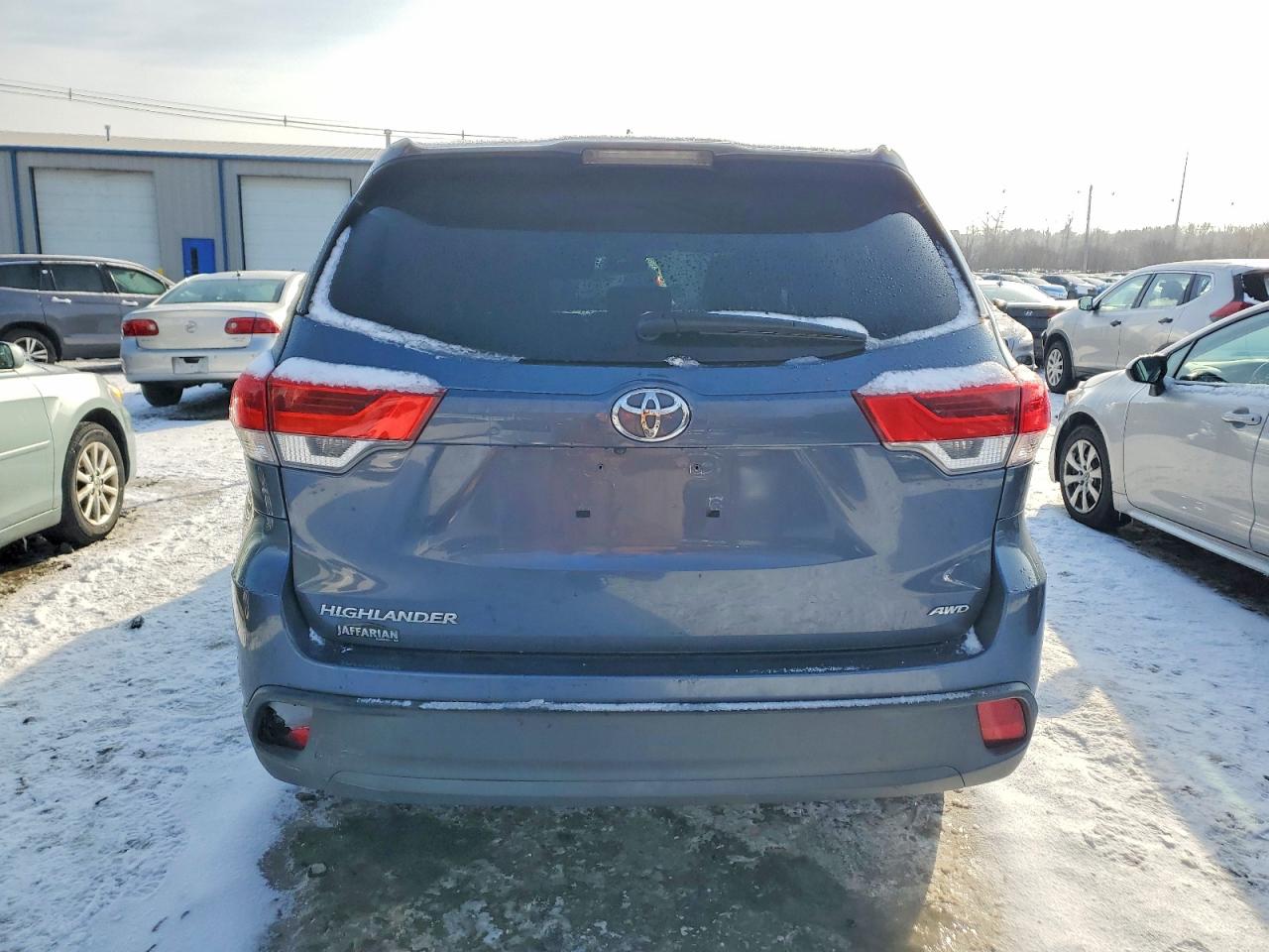 2018 TOYOTA HIGHLANDER LE photo 6