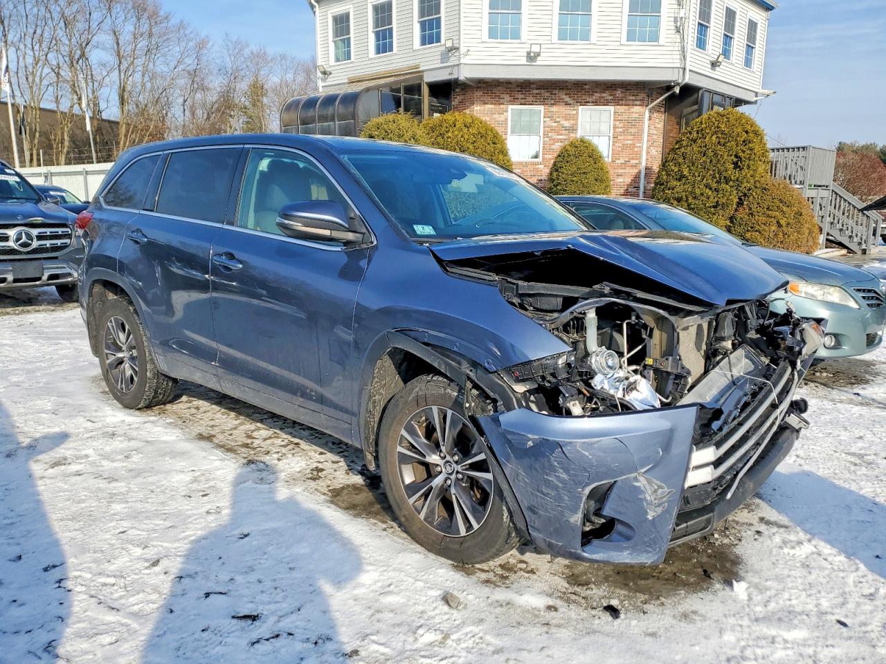 2018 TOYOTA HIGHLANDER LE photo 4