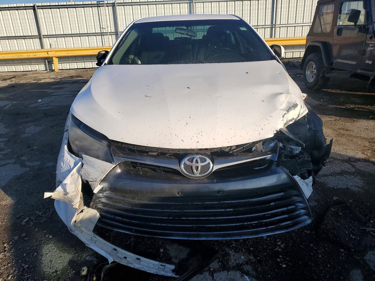 2017 TOYOTA CAMRY LE photo 5