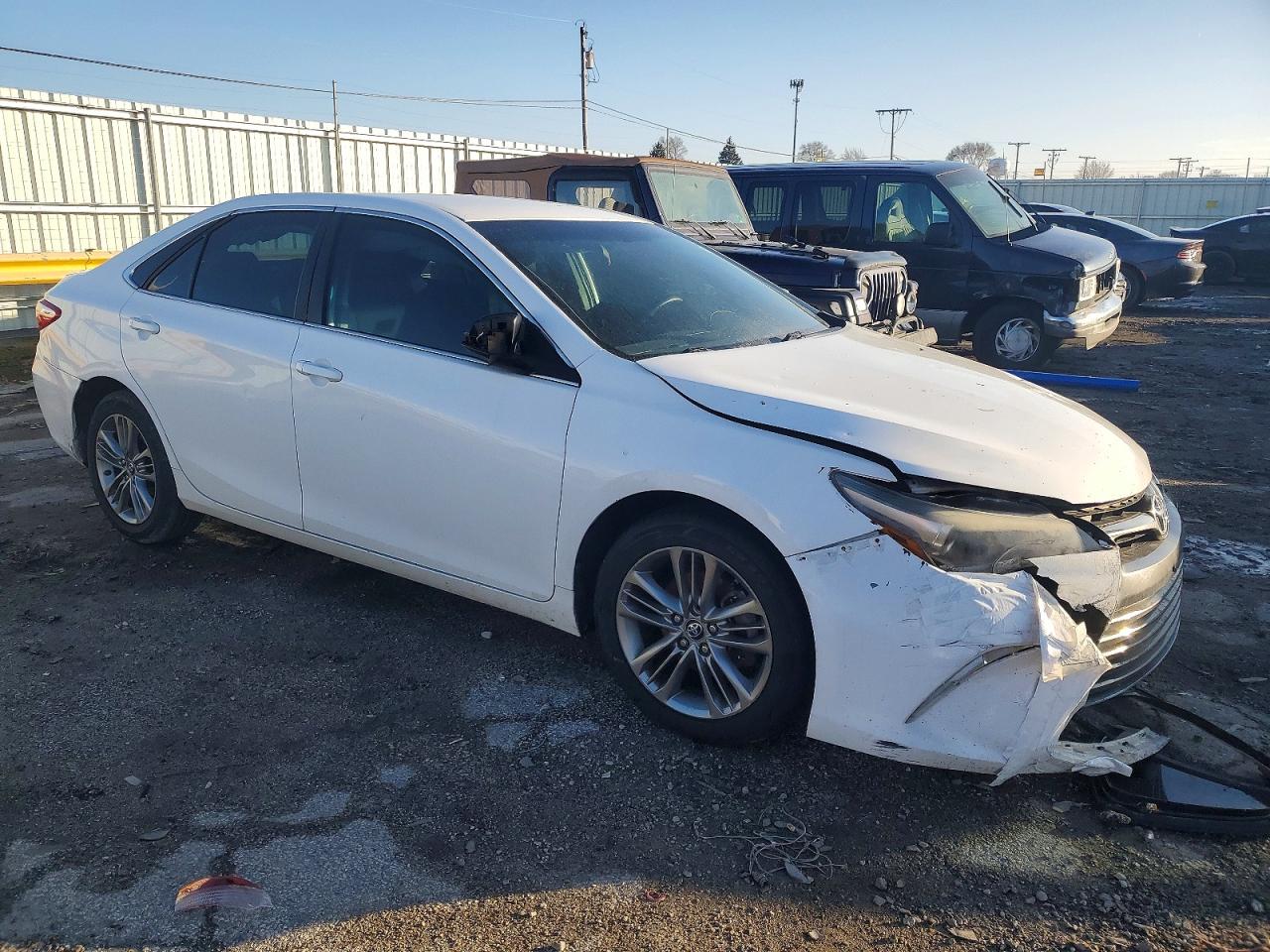 2017 TOYOTA CAMRY LE photo 4