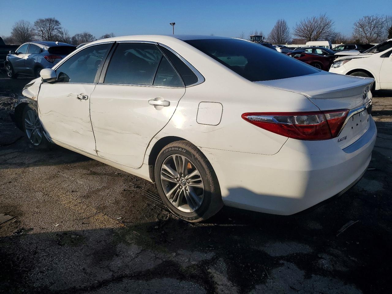 2017 TOYOTA CAMRY LE photo 2