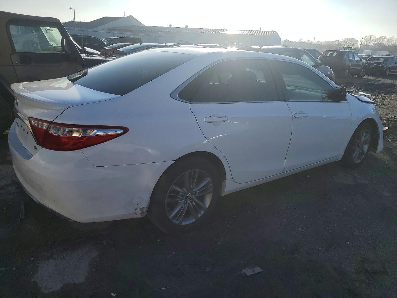 2017 TOYOTA CAMRY LE photo 3