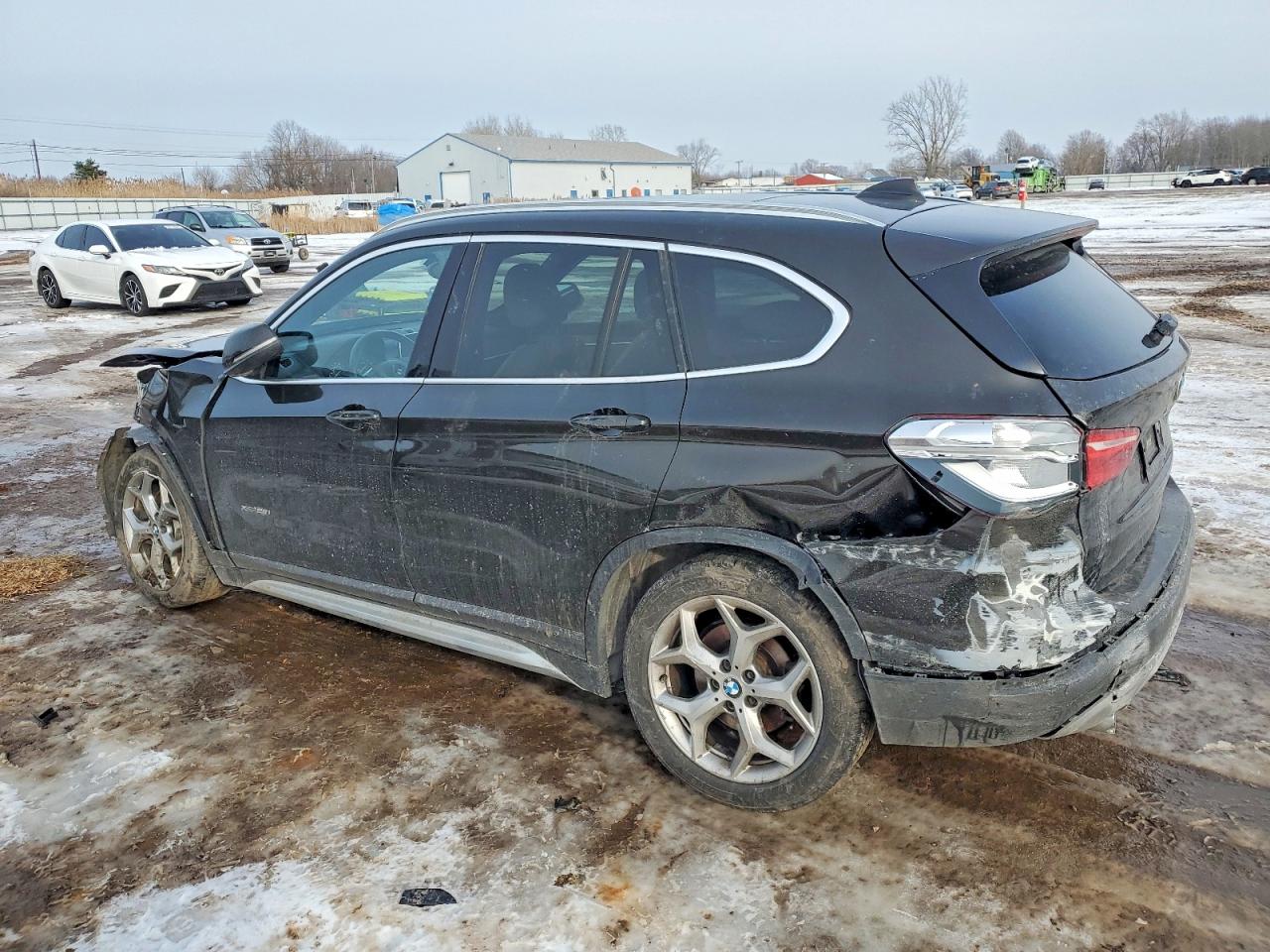2016 BMW X1 XDRIVE28I photo 2