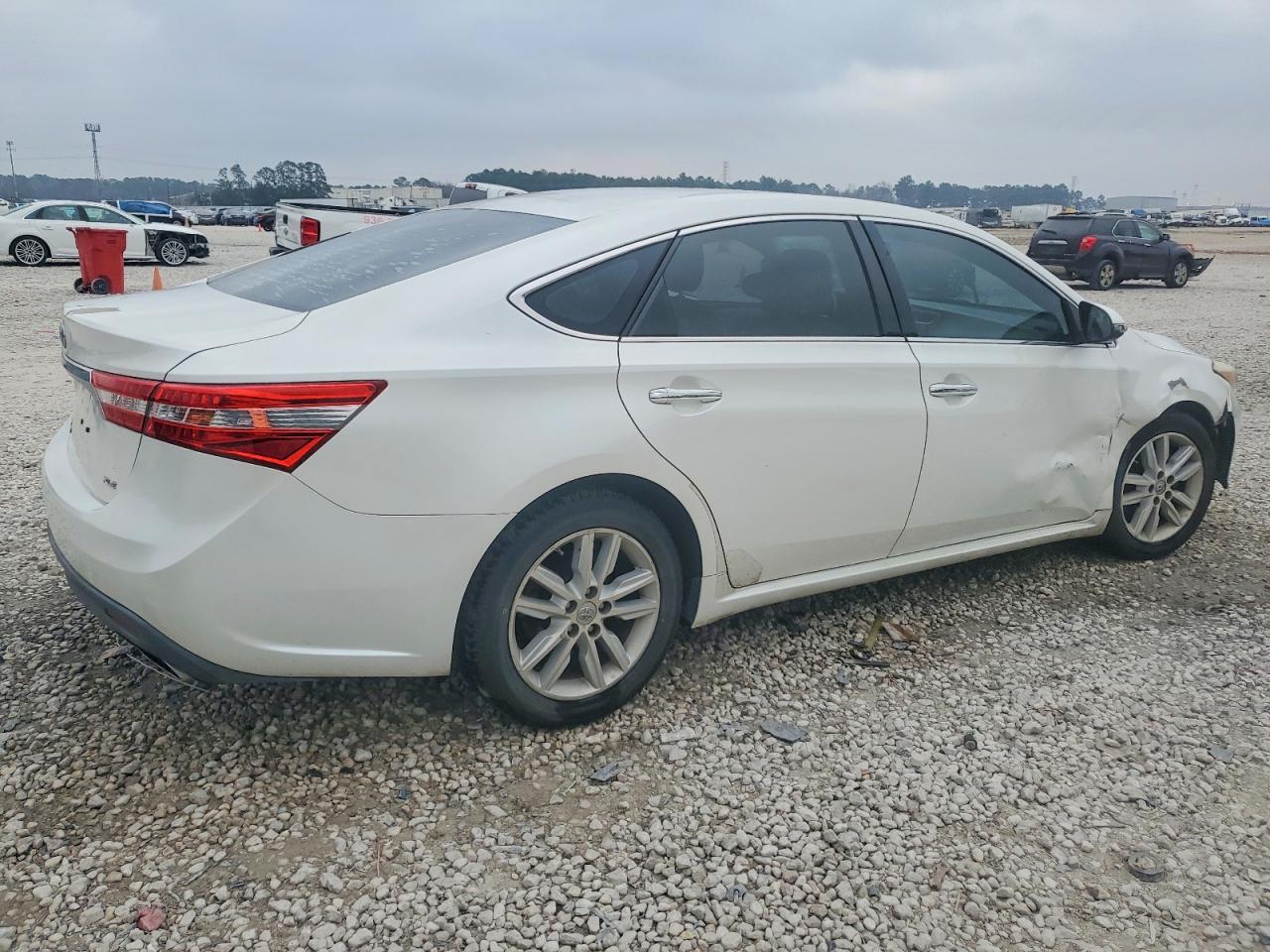 2013 TOYOTA AVALON XLE PREMIUM photo 3