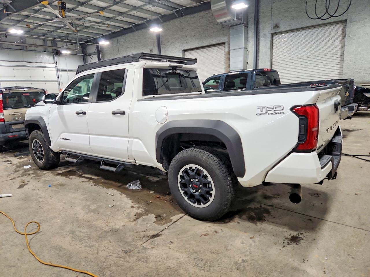2025 TOYOTA TACOMA DOUBLE CAB photo 2