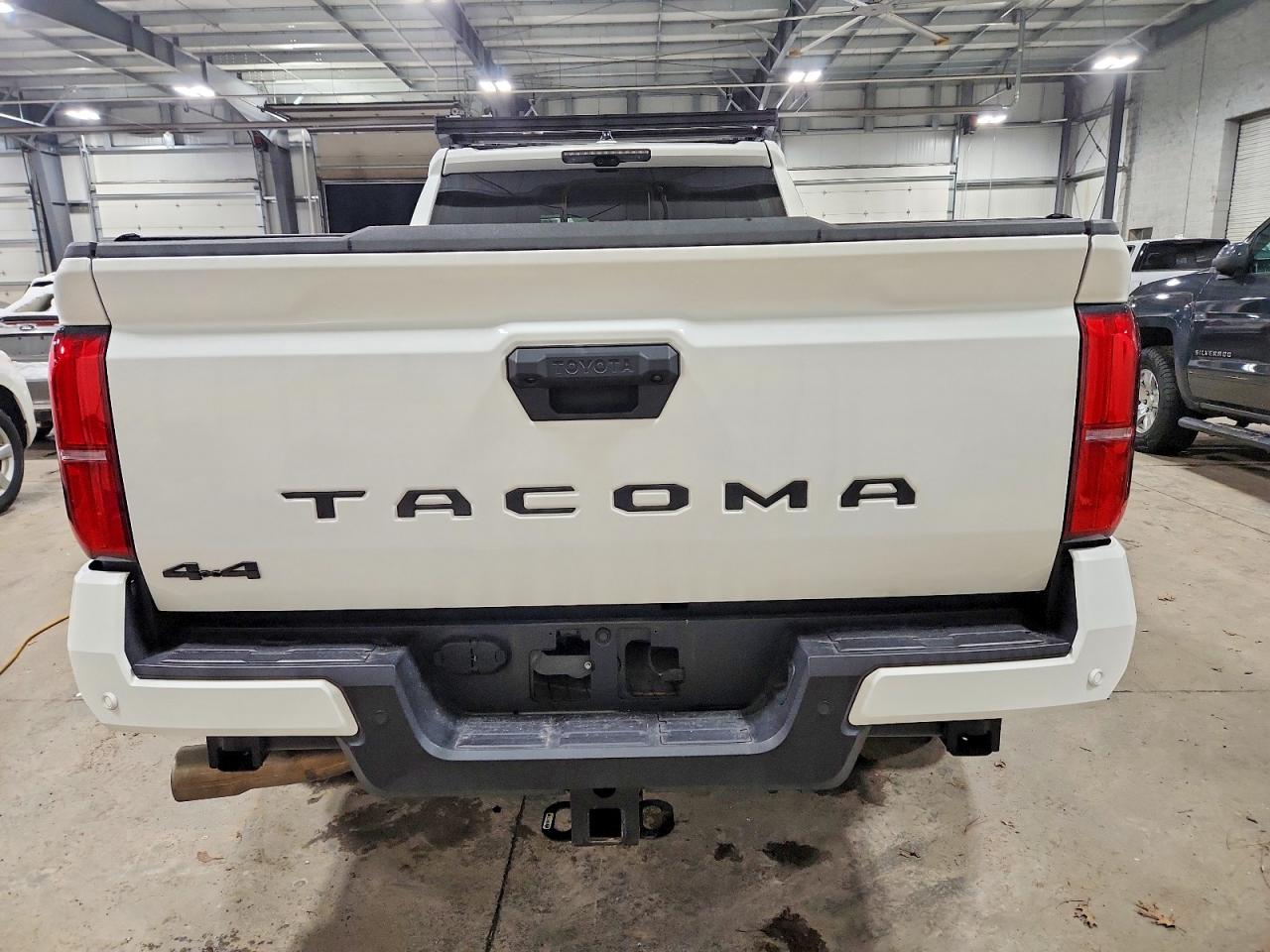 2025 TOYOTA TACOMA DOUBLE CAB photo 6