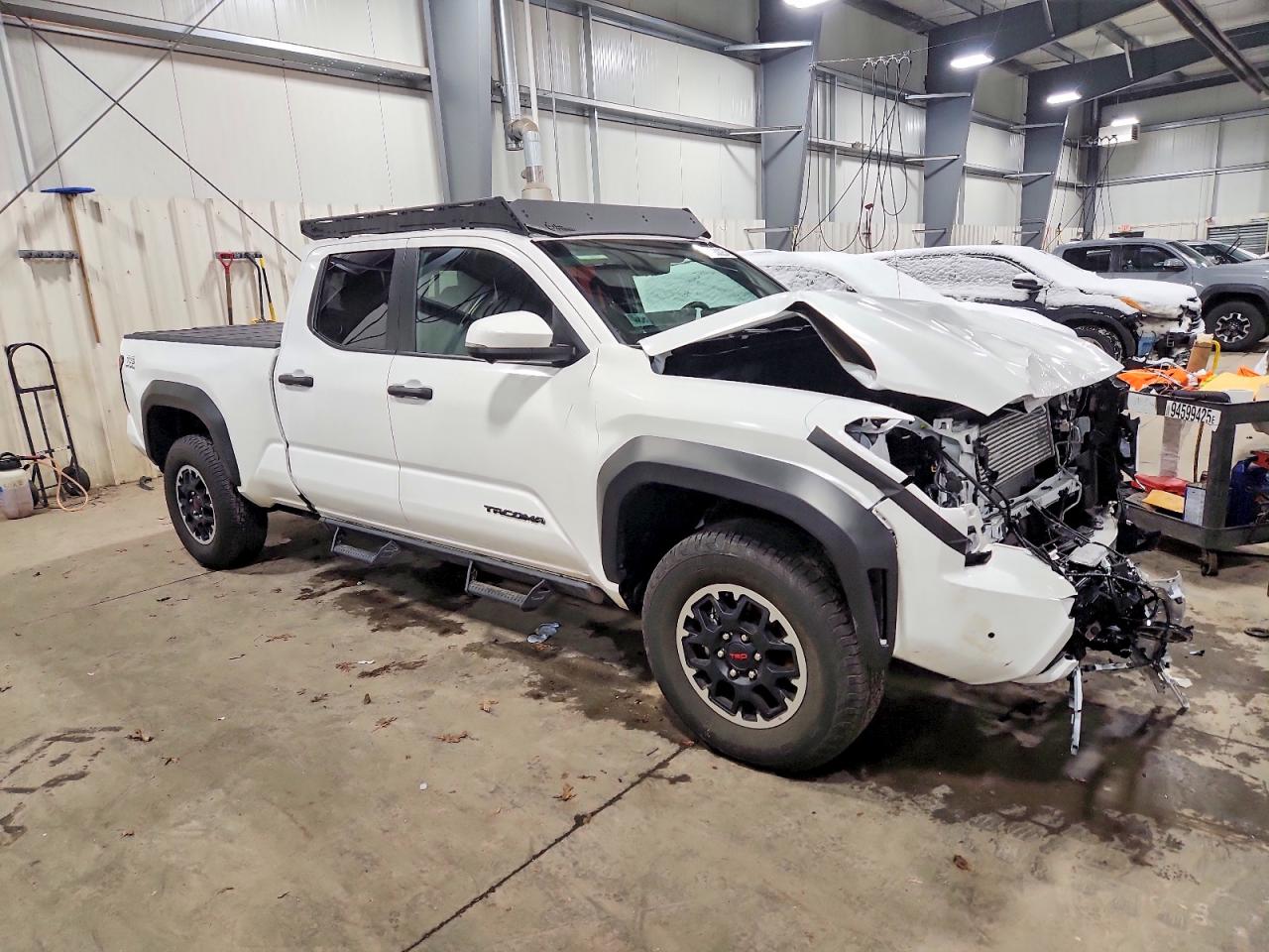 2025 TOYOTA TACOMA DOUBLE CAB photo 4