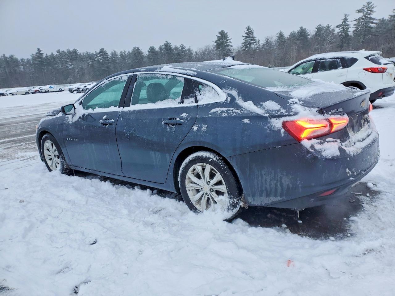2020 CHEVROLET MALIBU LT photo 2