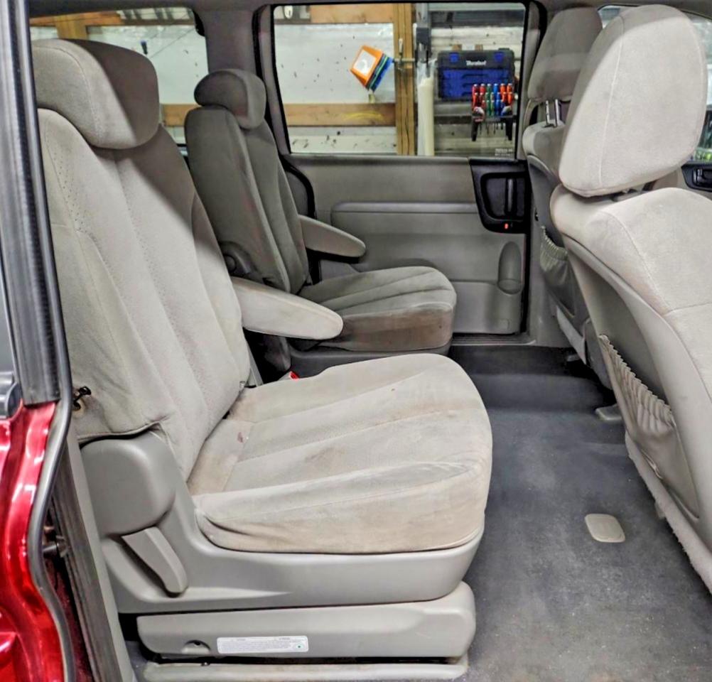 2008 HYUNDAI ENTOURAGE GLS photo 11