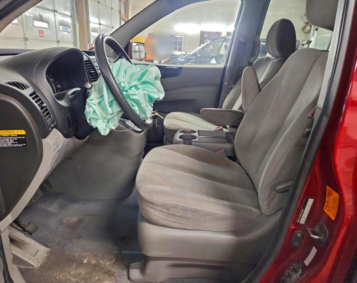 2008 HYUNDAI ENTOURAGE GLS photo 7