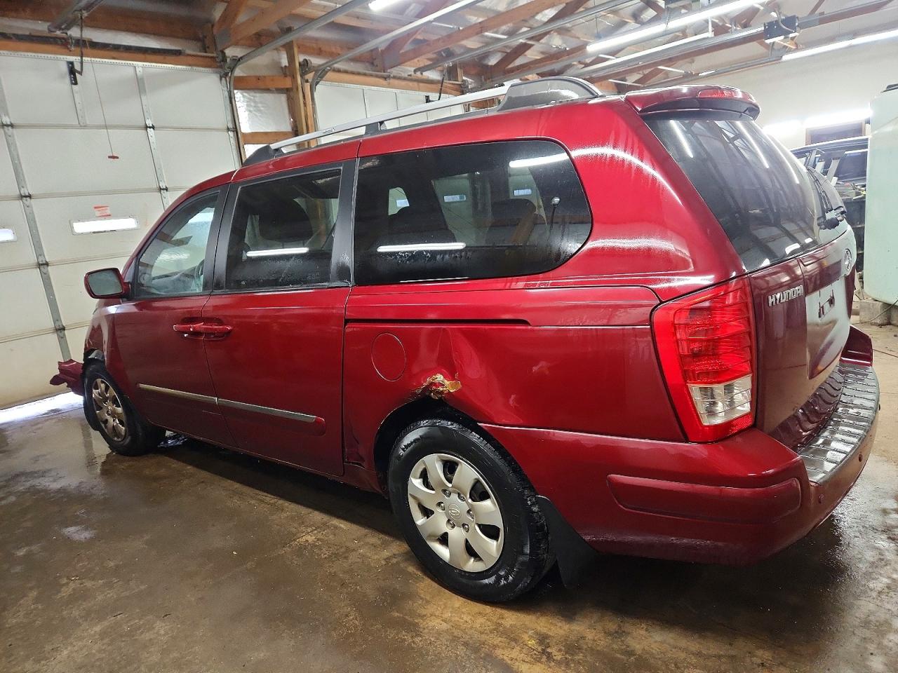 2008 HYUNDAI ENTOURAGE GLS photo 2