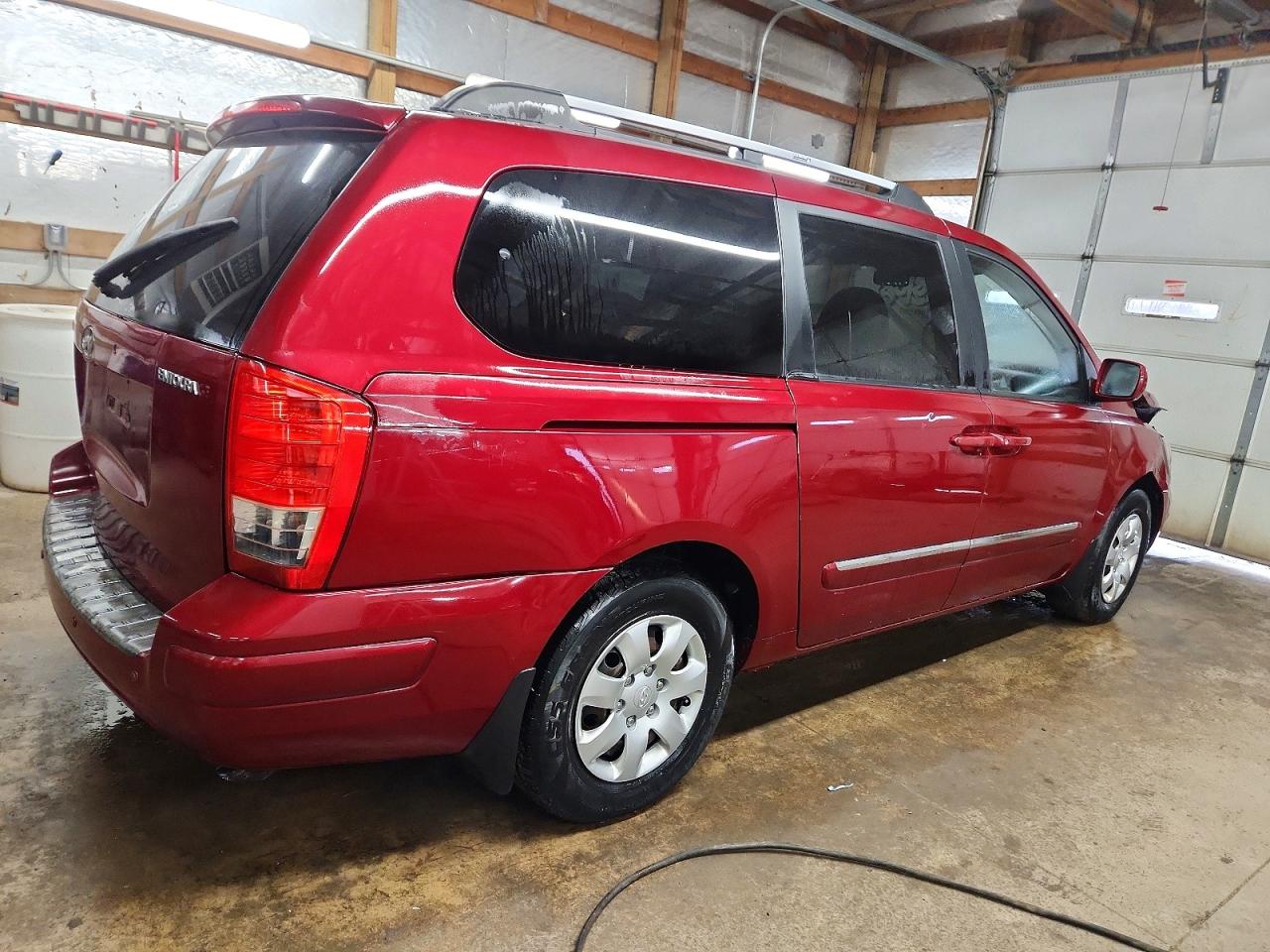 2008 HYUNDAI ENTOURAGE GLS photo 3
