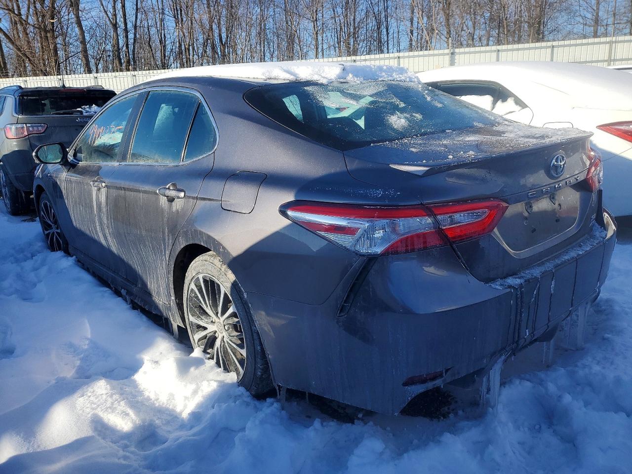 2020 TOYOTA CAMRY SE photo 3