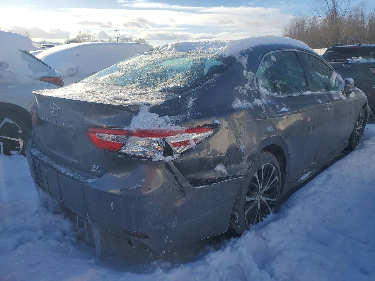 2020 TOYOTA CAMRY SE photo 5