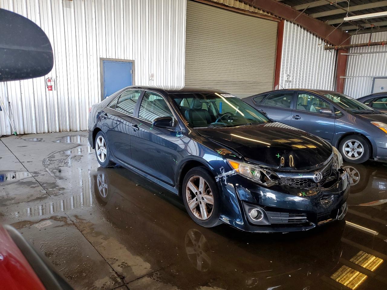 2014 TOYOTA CAMRY L photo 4
