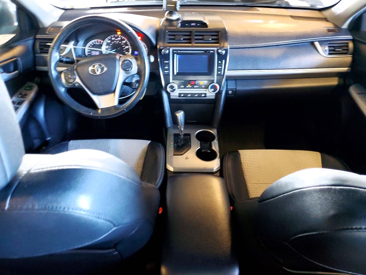 2014 TOYOTA CAMRY L photo 8