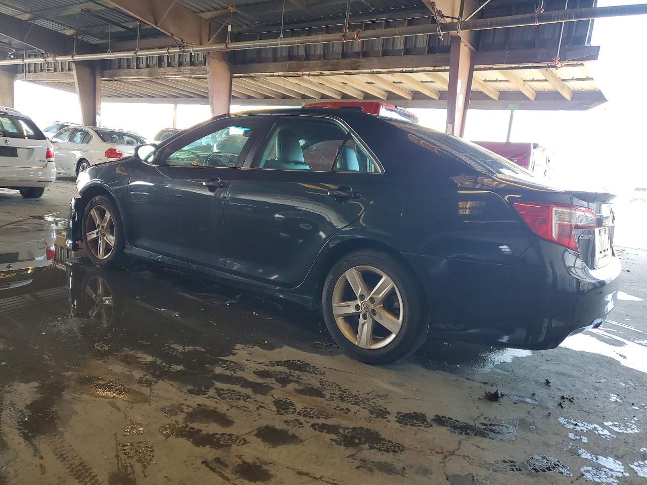 2014 TOYOTA CAMRY L photo 2