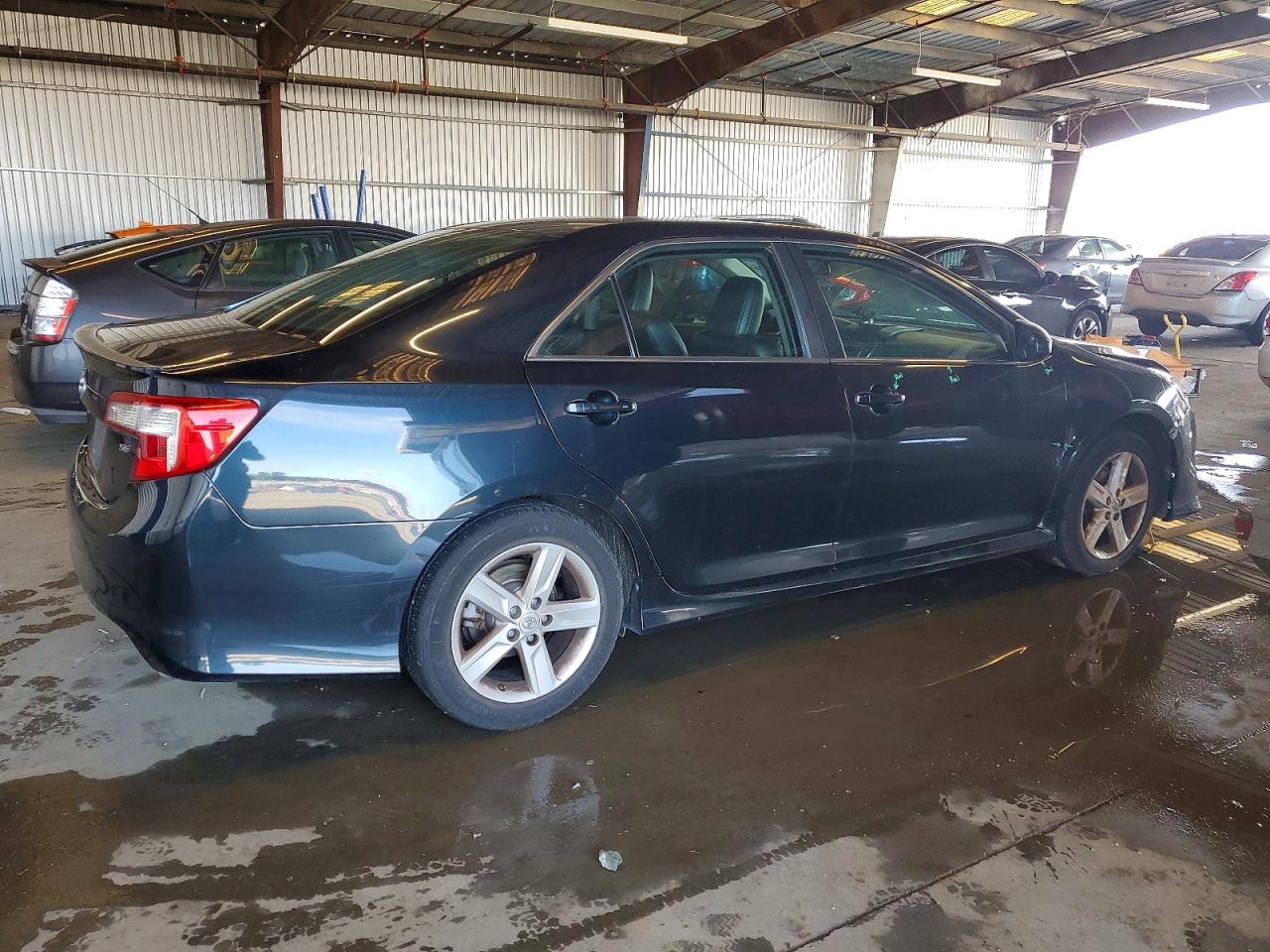 2014 TOYOTA CAMRY L photo 3