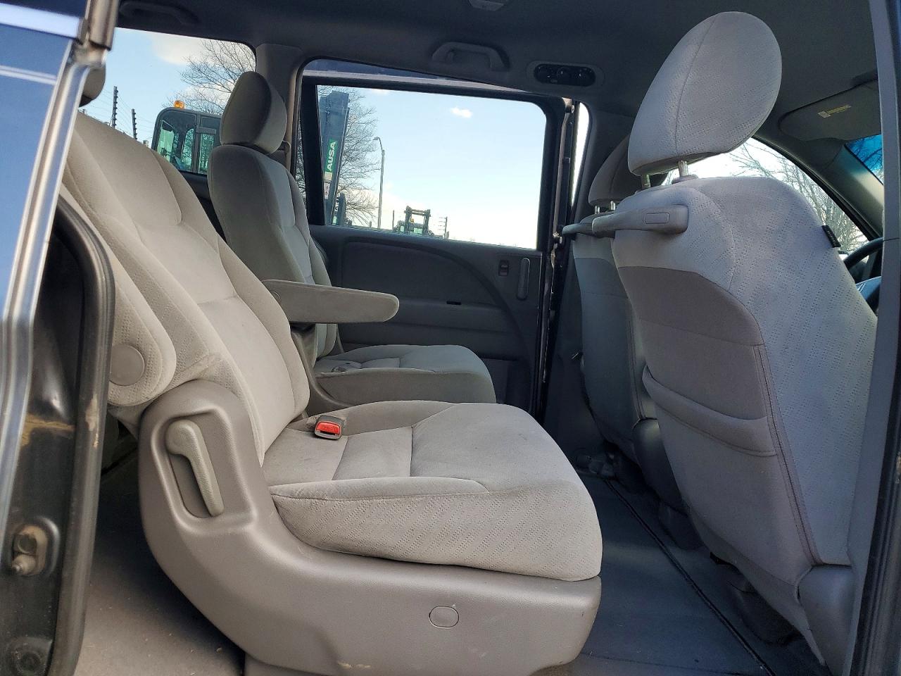 2010 HONDA ODYSSEY LX photo 11
