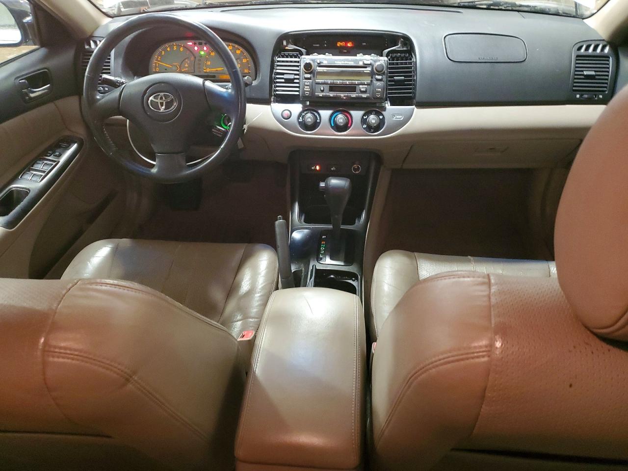 2002 TOYOTA CAMRY LE photo 8
