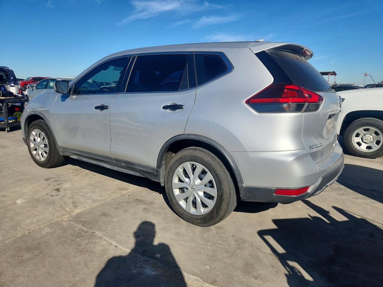 2018 NISSAN ROGUE S photo 2