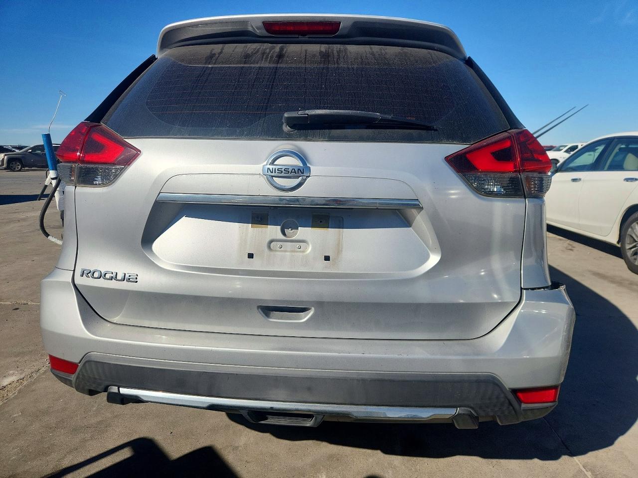 2018 NISSAN ROGUE S photo 6