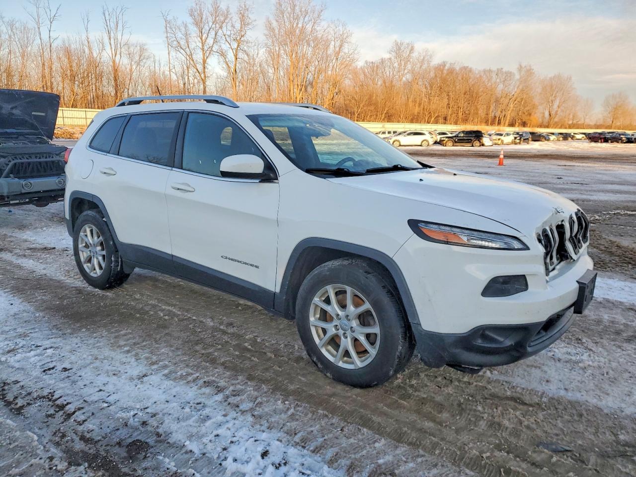 2015 JEEP CHEROKEE LATITUDE photo 4