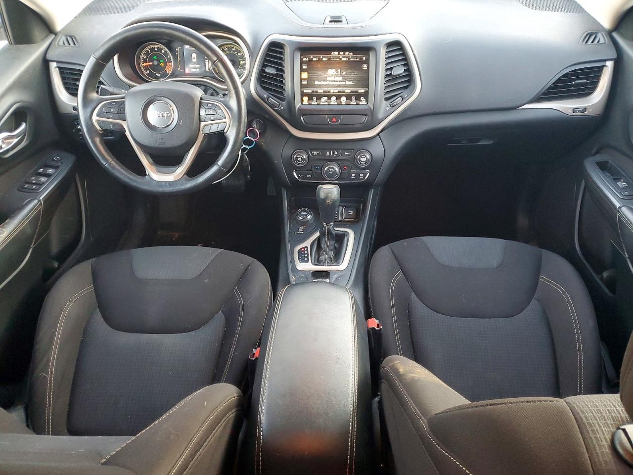 2015 JEEP CHEROKEE LATITUDE photo 8