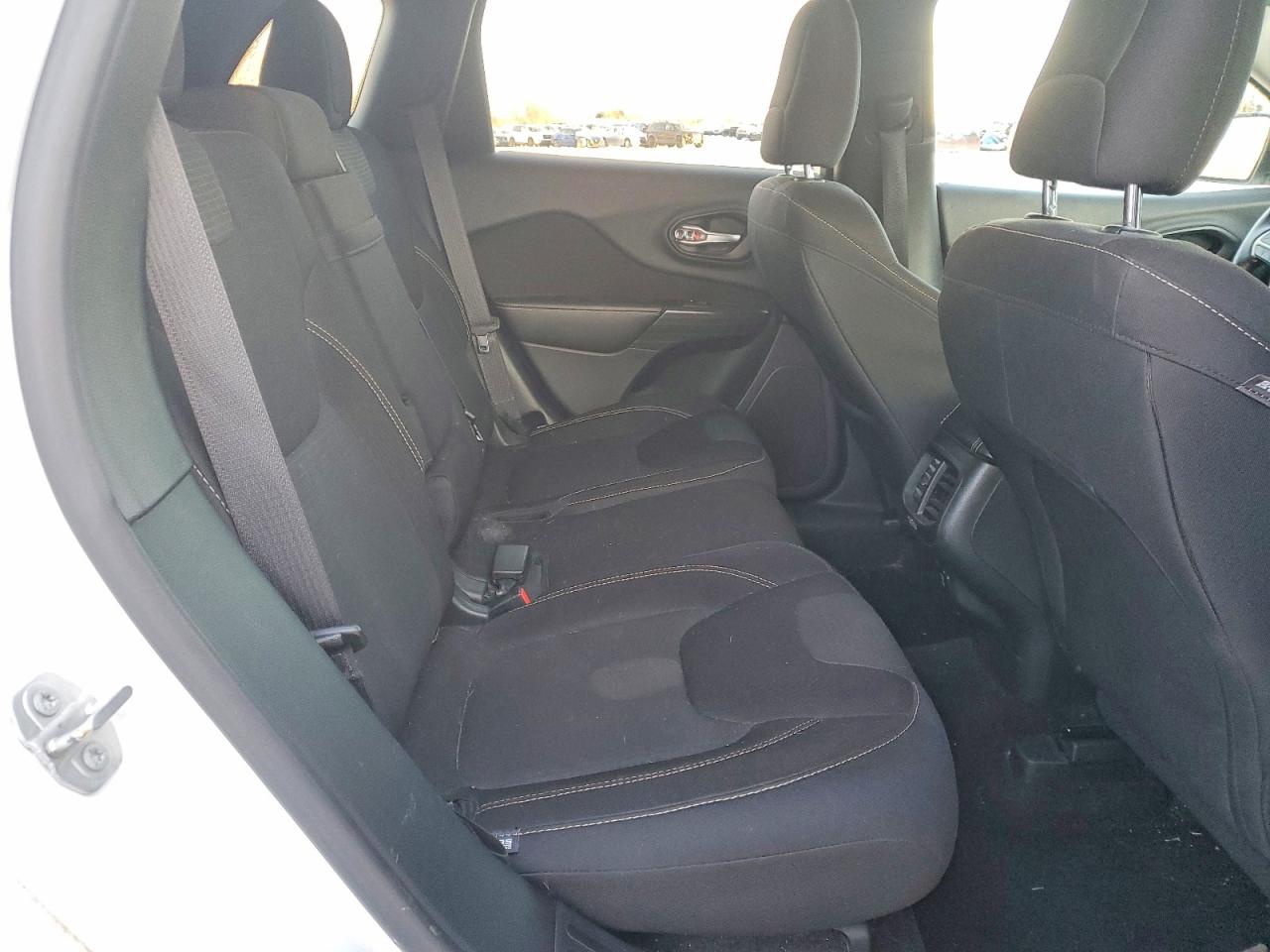 2015 JEEP CHEROKEE LATITUDE photo 11