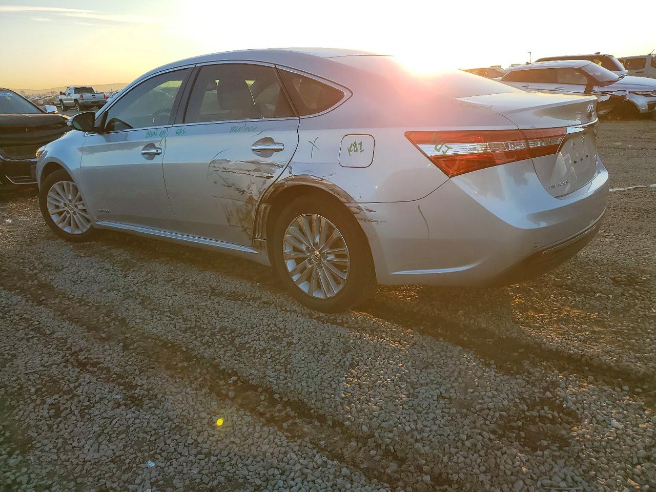 2013 TOYOTA AVALON HYBRID photo 2