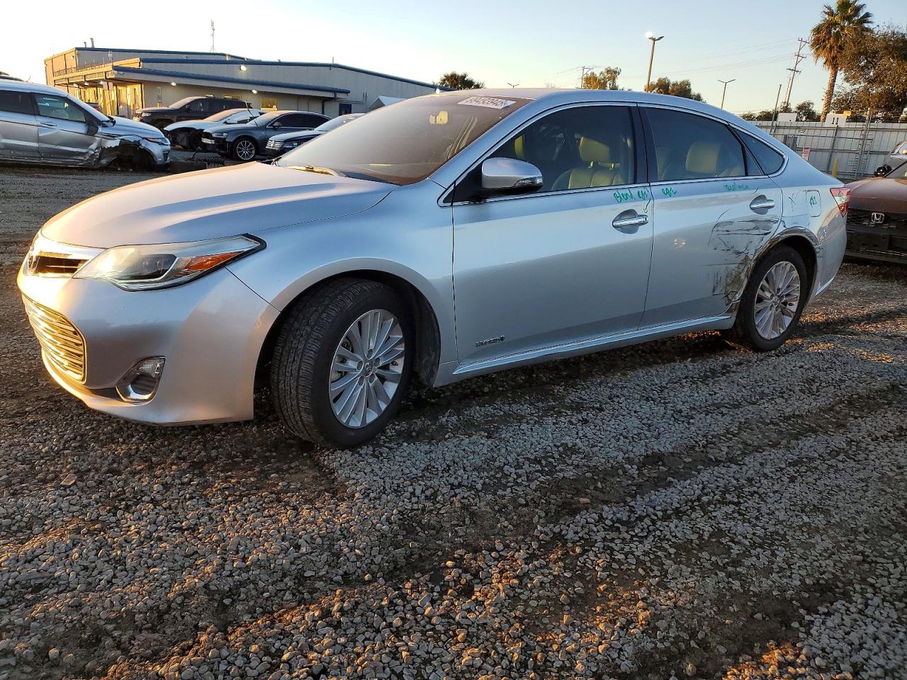 2013 TOYOTA AVALON