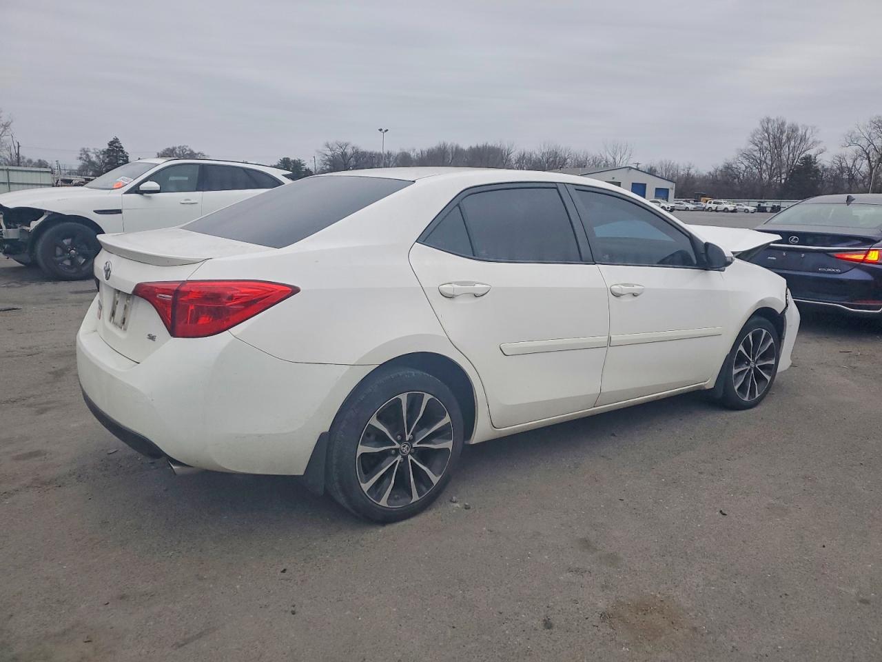 2017 TOYOTA COROLLA L photo 3